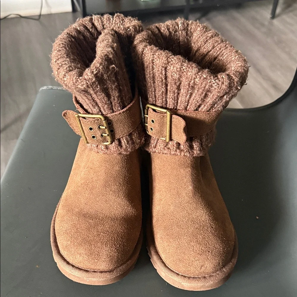 UGG Cambridge Boot, Kids Size 5